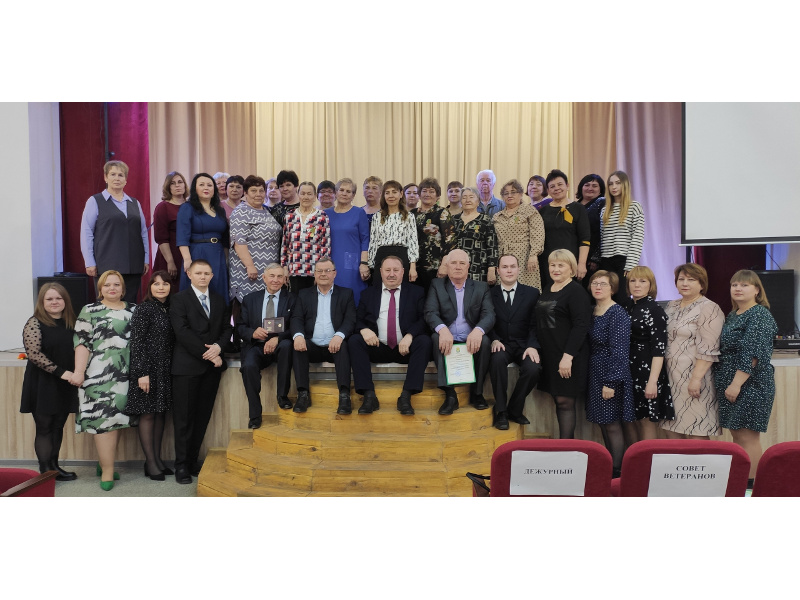 19 апреля муниципальные служащие Шатровского муниципального округа отметили свой профессиональный праздник.
