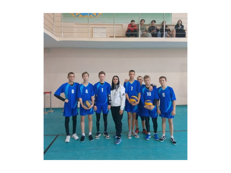 В минувшие выходные прошло первенство Курганской области по волейболу, в котором приняли участие 12 команд со всего региона.