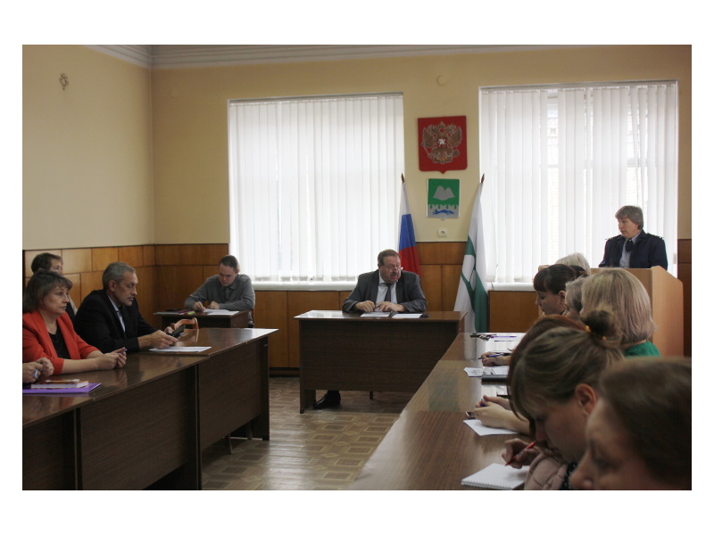 20 сентября в Администрации Шатровского муниципального округа состоялось очередное совещание с директорами и специалистами территориальных отделов округа.
