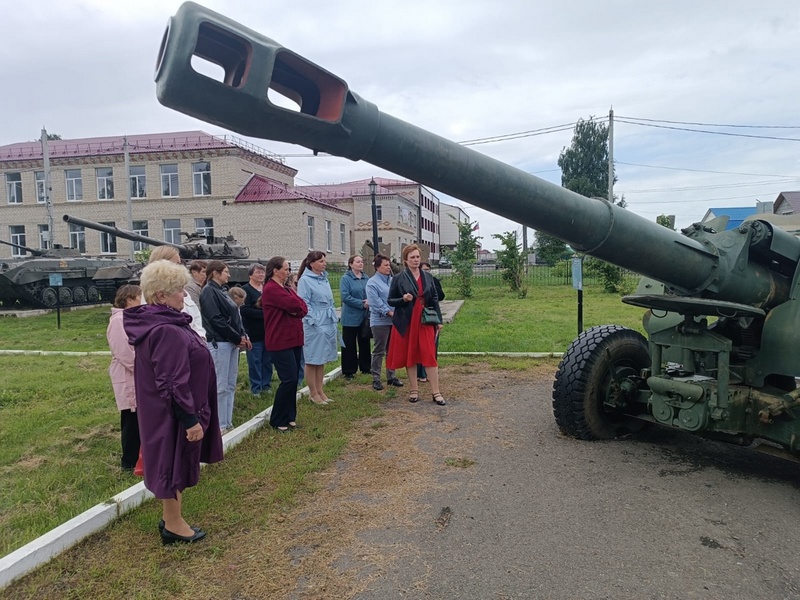 На экскурсию по родному селу.