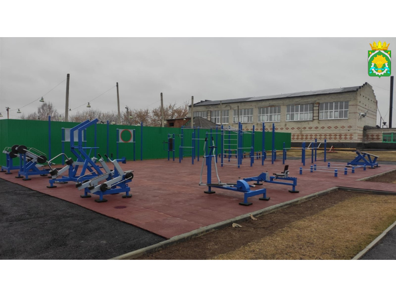 В селе Шатрово завершили установку оборудования на площадке ГТО в рамках национального проекта «Спорт – норма жизни»