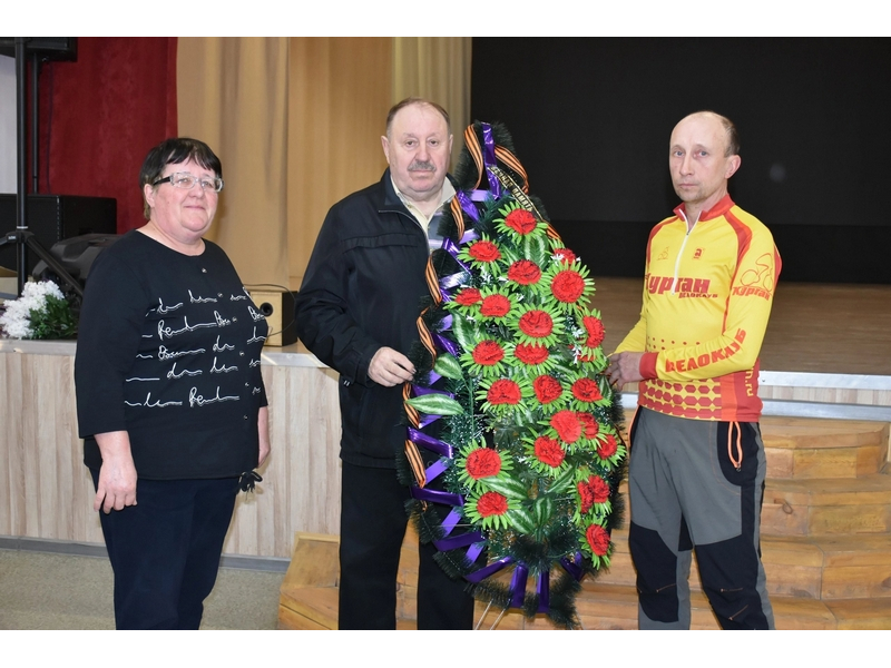 Велопробег Шатрово-Курган посвящён памяти рядового Максима Захарова, единственного жителя Курганской области, ставшего кавалером пяти медалей &quot;За отвагу&quot;.
