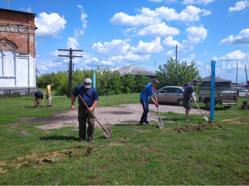 В Камышевке благоустроили волейбольную площадку в центре села.