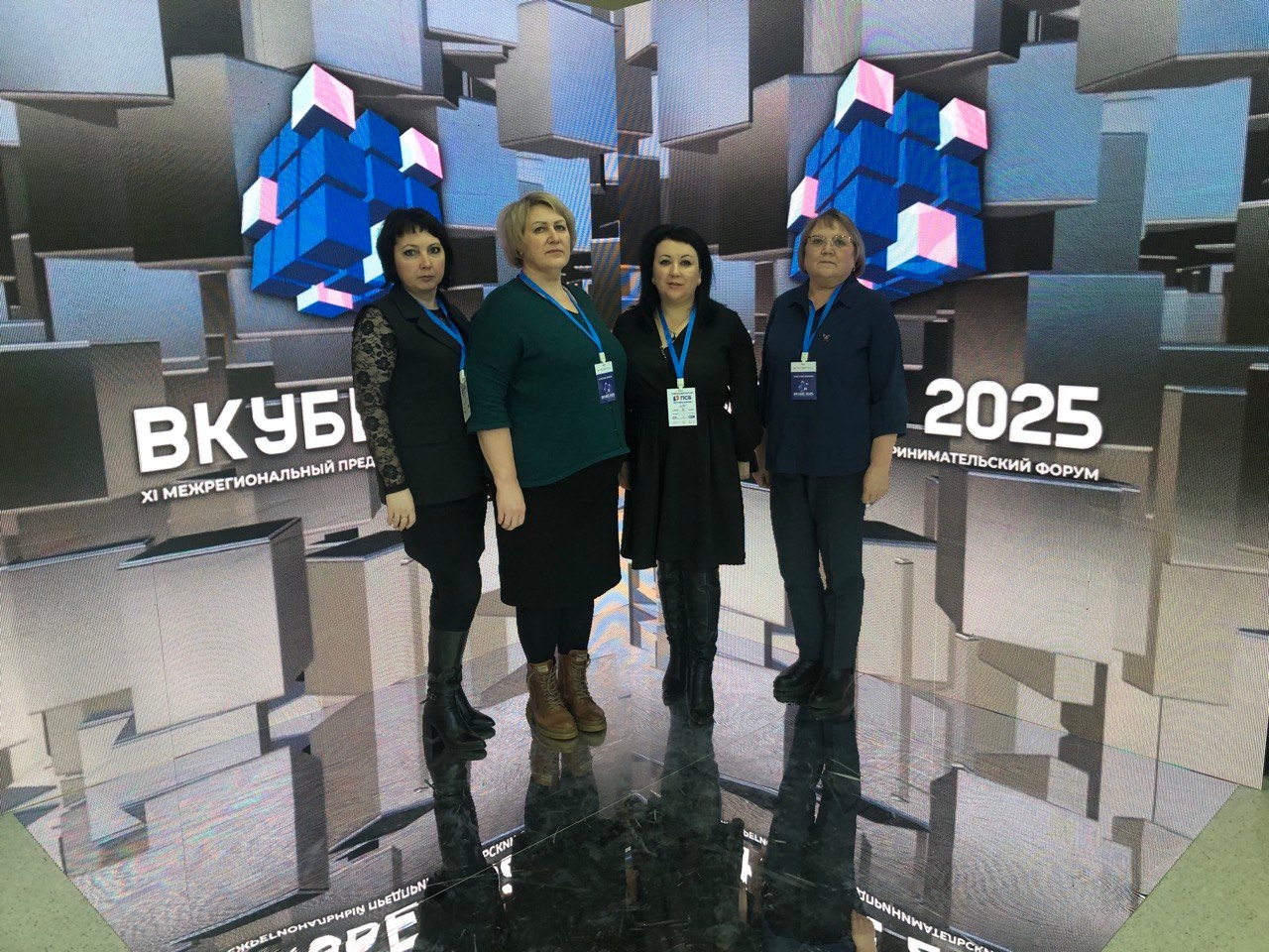 Представители администрации и бизнес-сообщества Шатровского округа приняли участие в масштабном событии года — межрегиональном предпринимательском форуме «вКУБе-2025», организованном инвестиционным агентством при поддержке Правительства Курганской области.