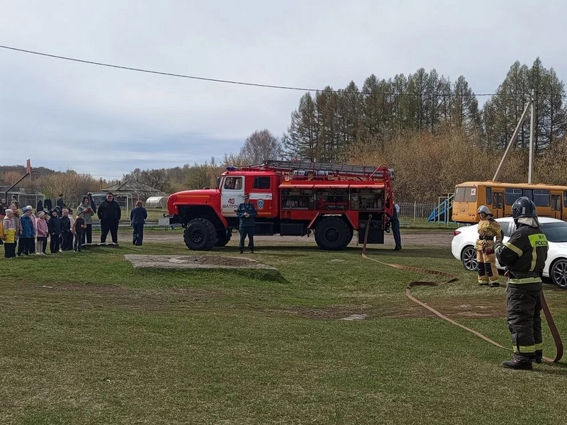 К нам приехала пожарная машина!.