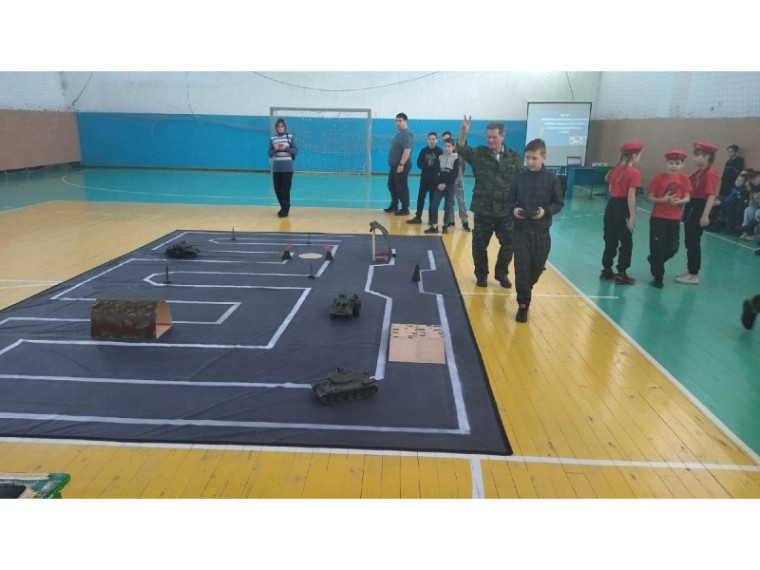 2 февраля в рамках месячника оборонно-массовой и спортивной работы прошли соревнования муниципального уровня по "Танковому биатлону". 2 февраля в рамках месячника оборонно-массовой и спортивной работы прошли соревнования муниципального уровня по "Танковому биатлону".