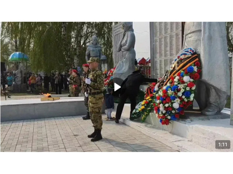 Возложение венков и цветов к обелиску воинам Великой Отечественной войны 1941-1945 гг..