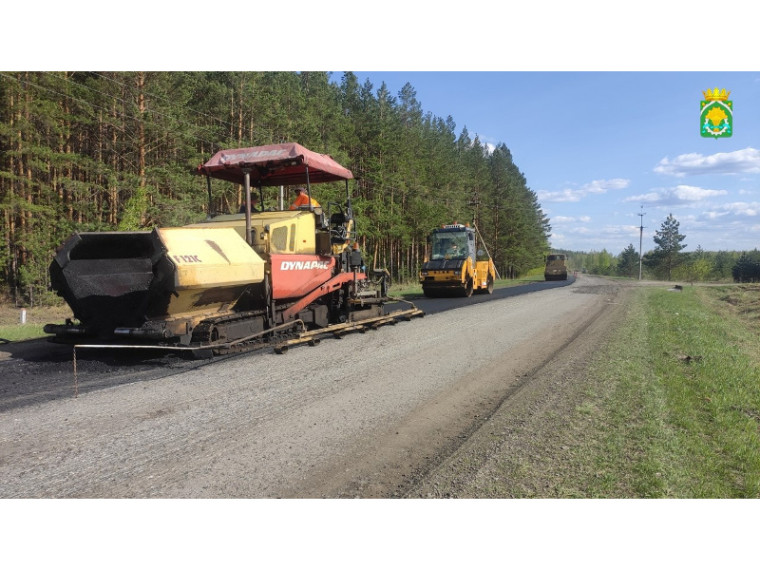 В рамках Государственной программы Курганской области "Развитие автомобильных дорог" в с.Шатрово приступили к ремонту автомобильных дорог.