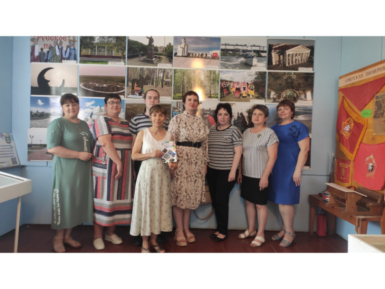5 июля сотрудники Администрации Шатровского муниципального округа посетили передвижную фотовыставку "Туристский потенциал Курганской области, природа, архитектура, события, люди".