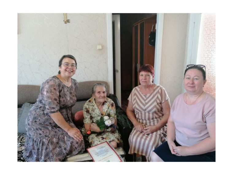 90-летний юбилей отметила жительница с. Шатрово Мария Александровна Мальцева. 90-летний юбилей отметила жительница с. Шатрово Мария Александровна Мальцева.
