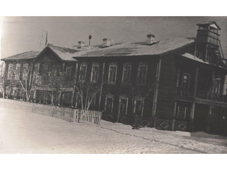 Серия фотографий о трудовой истории Бариновского леспромхоза - производственного лесохозяйственного объединения - леспромхоза - лесхоза.