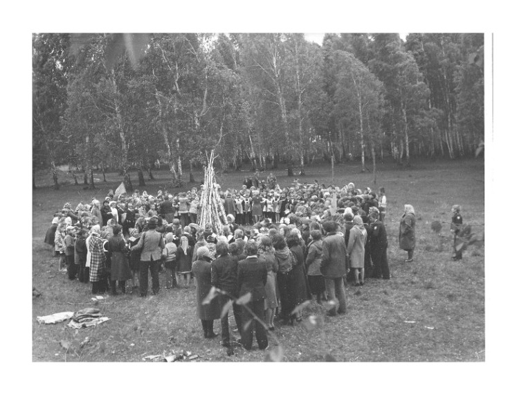 Продолжаем публикацию фотографий из личного архива супругов Ивлиевых. Школьники Шатровской средней школы 70-х, 80-х годов.