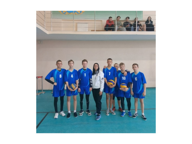 В минувшие выходные прошло первенство Курганской области по волейболу, в котором приняли участие 12 команд со всего региона.