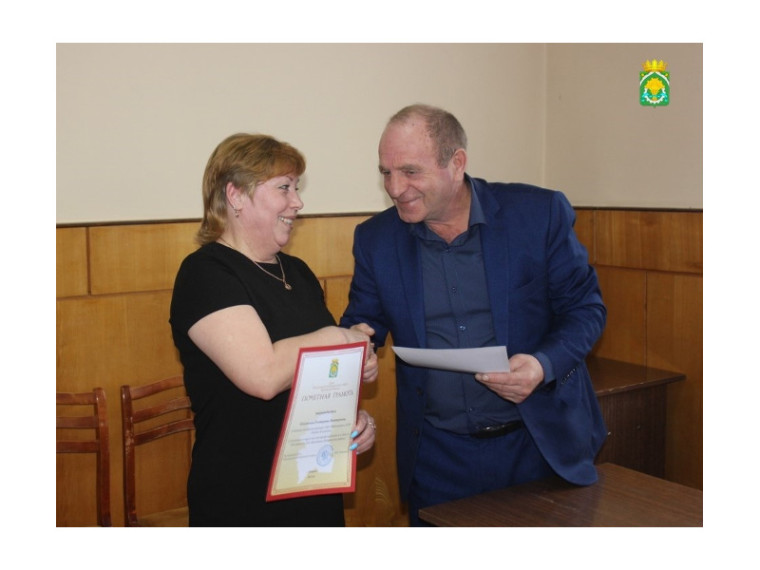 ✨27 декабря председатель Думы Шатровского муниципального округа Павел Клименко в торжественной обстановке вручил Почетные грамоты жительницам села Шатрово. ✨27 декабря председатель Думы Шатровского муниципального округа Павел Клименко в торжественной обстановке вручил Почетные грамоты жительницам села Шатрово.