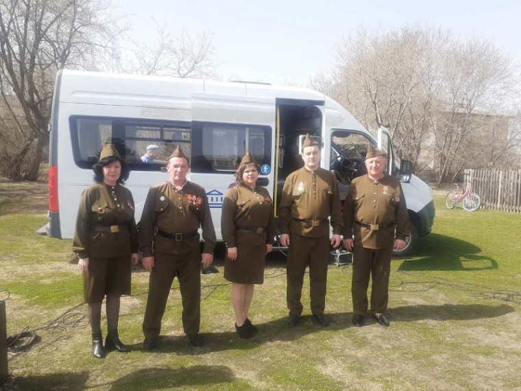 Акция "Победная весна" шагает по нашему округу. В сёлах звучат песни не только военных лет, но и современные песни про Россию, Донбасс. Артисты округа выступили уже в Камышевке и Терсюкском.