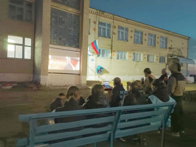"Военное кино под открытым небом". "Военное кино под открытым небом".