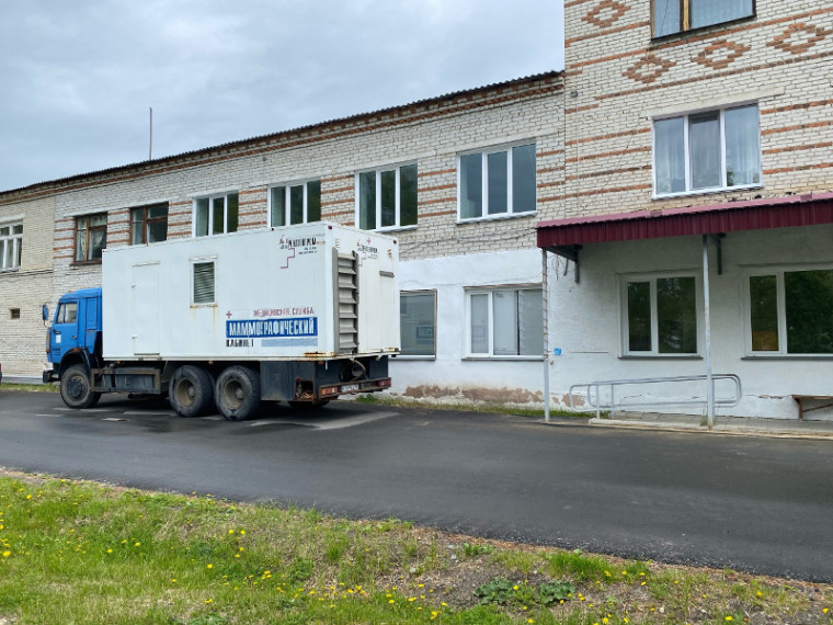 1 июня состоялся первый выезд передвижного маммографа в Шатровский округ.