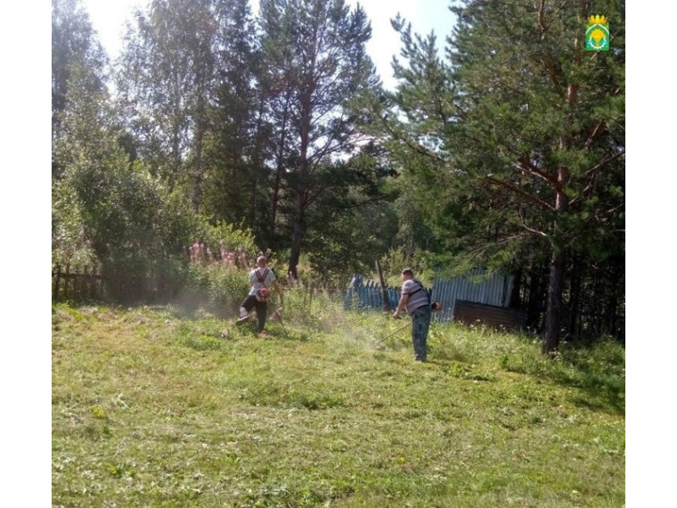 В селе Барино прошел субботник на территории местного кладбища. В селе Барино прошел субботник на территории местного кладбища.
