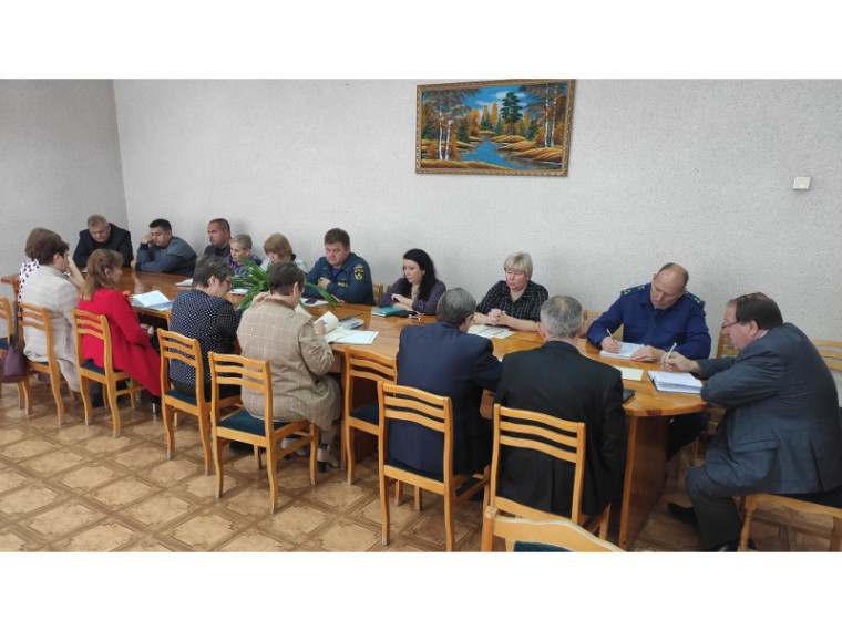 С аппаратного совещания у Главы Шатровского муниципального округа 26 сентября. С аппаратного совещания у Главы Шатровского муниципального округа 26 сентября.