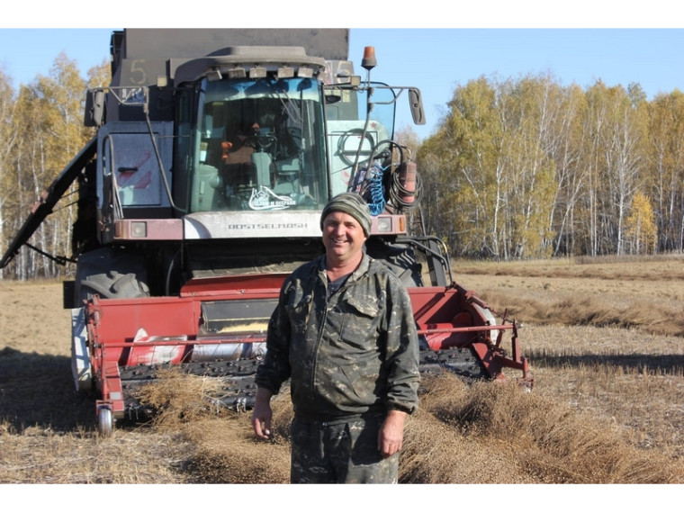 С праздником всех, кто пашет, сеет, растит и собирает урожай, работает на фермах, кто кормит жителей нашей страны и региона полезной и экологически чистой продукцией.