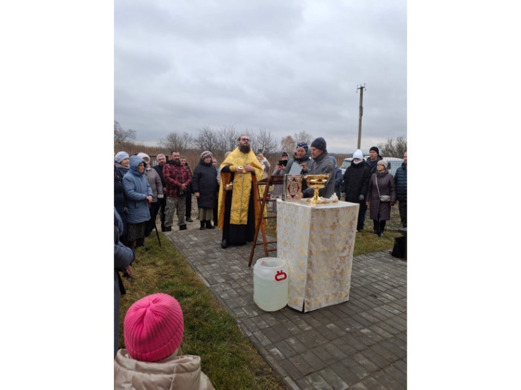 В минувшие выходные в деревне Антрак настоятель Кирилло-Мефодиевской церкви иерей Сергий Кретов освятил часовню.