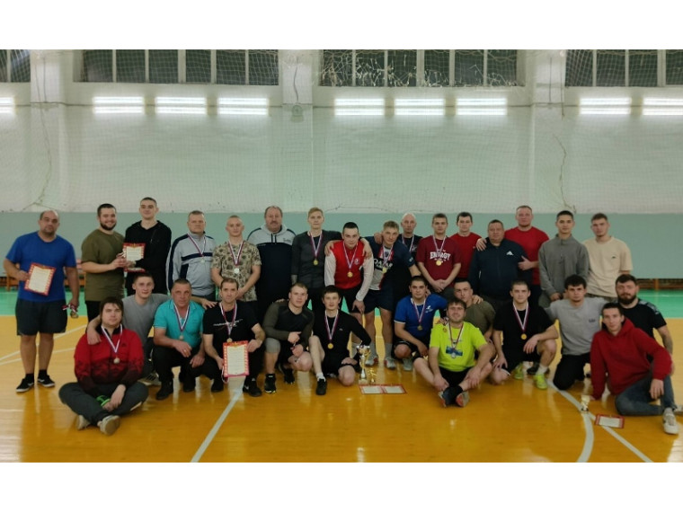 ⚽ В Шатровской детско-юношеской спортивной школе завершился турнир по мини-футболу среди взрослого населения на приз главы Шатровского муниципального округа.