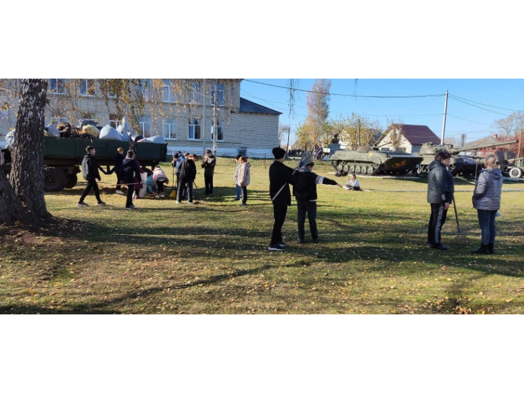В школе прошел осенний субботник. В школе прошел осенний субботник.