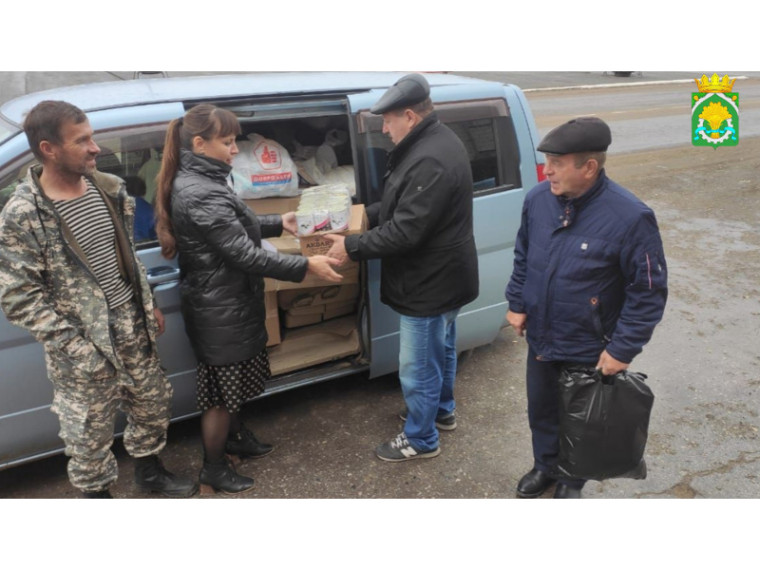 Вчера глава региона Вадим Шумков в Елани встретился с мобилизованными ребятами из Курганской области, им передан большой гуманитарный груз от правительства области с продуктами питания, снаряжением и экипировкой.