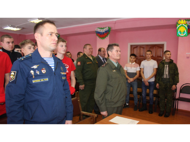 7 ноября в Доме детства и юношества села Шатрово прошло торжественное мероприятие «День призывника», посвященное осеннему призыву юношей Шатровского муниципального округа в ряды Вооружённых сил. 7 ноября в Доме детства и юношества села Шатрово прошло торжественное мероприятие «День призывника», посвященное осеннему призыву юношей Шатровского муниципального округа в ряды Вооружённых сил.
