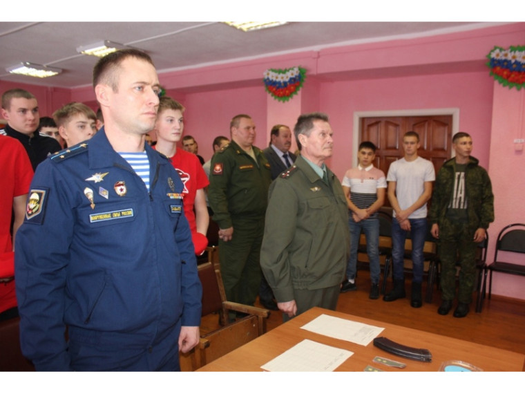 «Красив в строю - силен в бою!». «Красив в строю - силен в бою!».