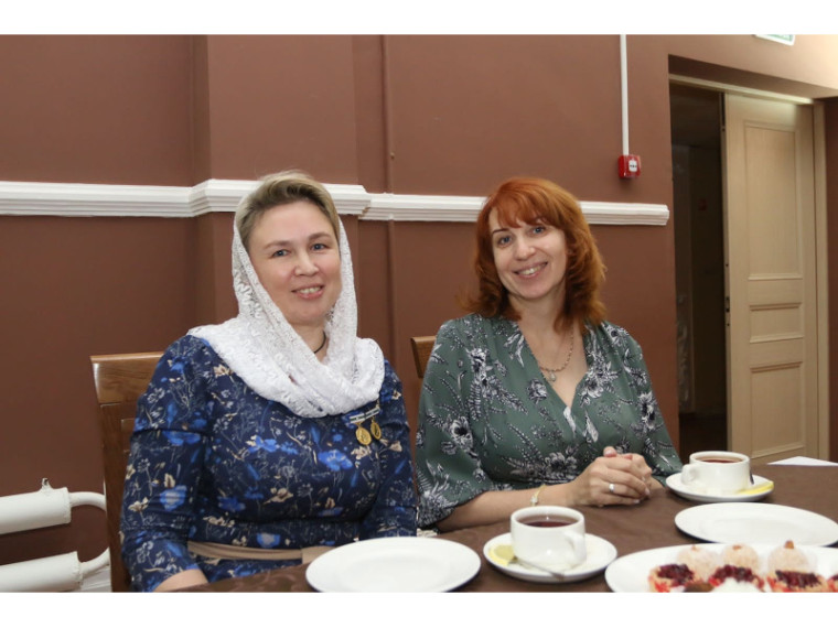 Многодетные мамы Курганской области, награждённые в этом году знаком отличия "Материнская слава", получат дополнительно по 300 тысяч рублей из регионального бюджета.