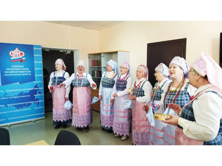 В с. Шатрово открылся первый в Курганской области Центр общения старшего поколения. Расположился он в клиентской службе территориального ПФР по адресу ул. Кирова, д.16. В с. Шатрово открылся первый в Курганской области Центр общения старшего поколения. Расположился он в клиентской службе территориального ПФР по адресу ул. Кирова, д.16.