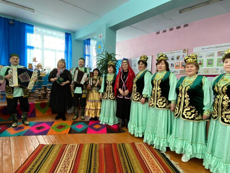 11 февраля в с. Кызылбай Шатровского МО состоялся региональный фестиваль татарских гармонистов &quot;Уйна Гармун&quot;, который собрал полный зал любителей и ценителей татарской гармони и песен.