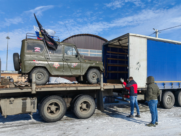 Очередная фура со снаряжением и оборудованием, а также автомобилем УАЗ отправилась к нашим землякам, участвующим в СВО.
