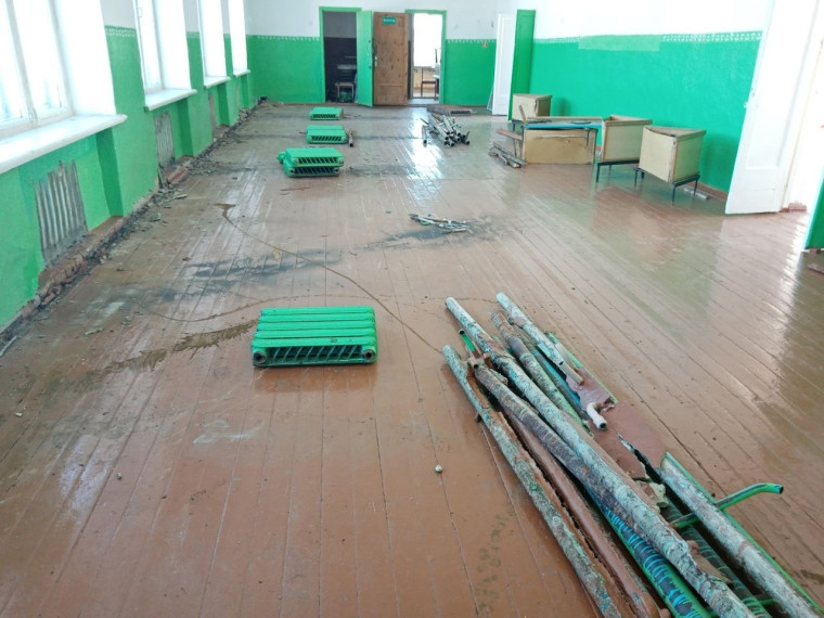 В здании Мехонской средней школы начался капитальный ремонт.