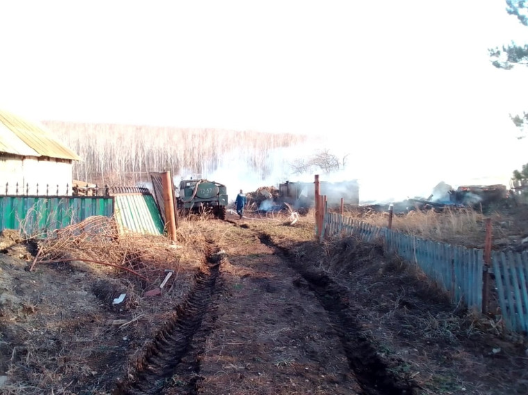В связи с установлением на территорий Курганской области особого противопожарного режима губернатор Вадим Шумков обратился к жителям региона, призвав соблюдать меры безопасности.