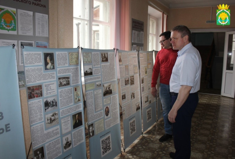 В год 30-летия избирательной системы РФ передвижная музейная экспозиция «История выборов в Зауралье» побывала в Шатровском муниципальном округе.