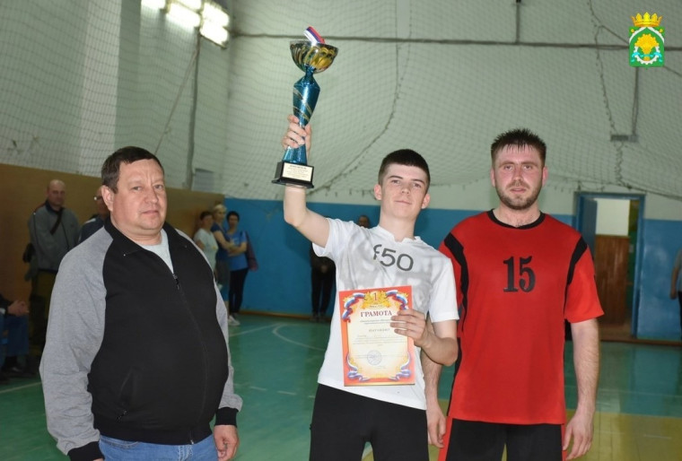 26 апреля в спортивном зале Шатровской ДЮСШ прошли завершающие игры районного турнира по мини - футболу на приз Главы Шатровского муниципального округа.