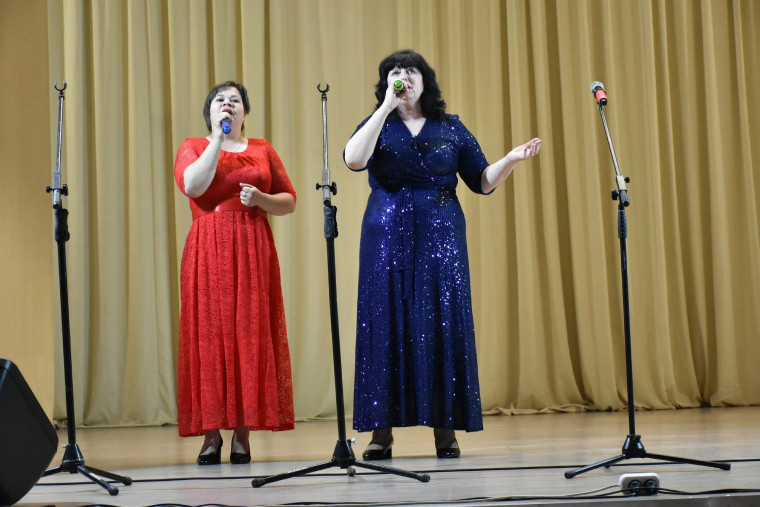 Прекрасный концерт подарили односельчанам работники Шатровского Дома культуры.
