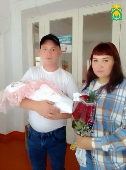 В Отделе ЗАГС Администрации Шатровского муниципального округа состоялась очередная регистрация рождения ребёнка через суперсервис «Рождение ребёнка».