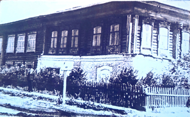 Первое здание училища..