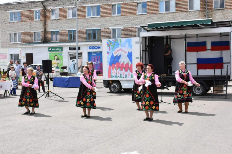 Фестиваль национальных культур народов, проживающих на территории Шатровского муниципального округа «Самоварфест».