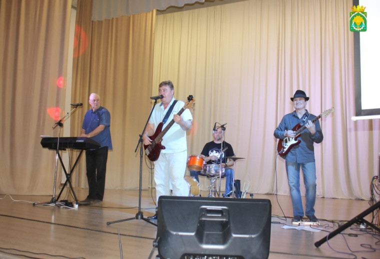 В этот замечательный день для педагогов Шатровского округа состоялся традиционный праздничный концерт, посвященный Всемирному Дню Учителя!.