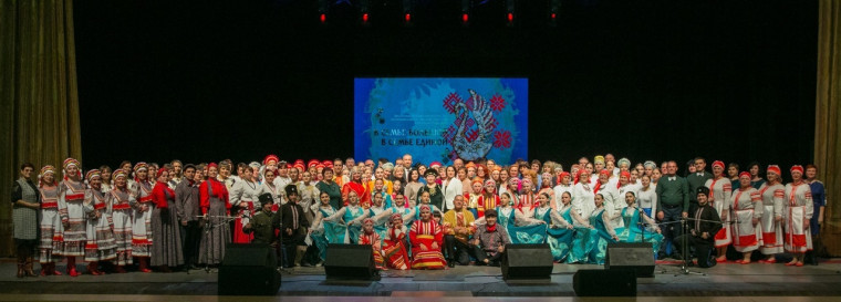 4 ноября, В День народного единства, в Курганской филармонии состоялся гала-концерт фестиваля &quot;В семье большой, в семье единой&quot;.