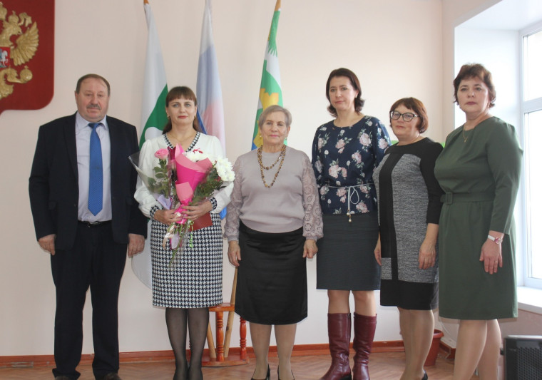 Торжественная церемония открытия Галереи Почёта по результатам работы в 2022-2023 годов прошла в Администрации Шатровского муниципального округа 10 ноября.