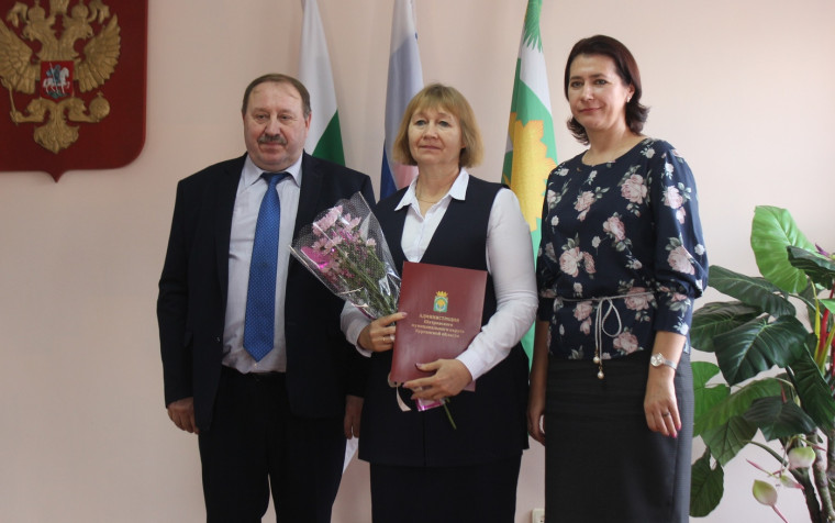 Торжественная церемония открытия Галереи Почёта по результатам работы в 2022-2023 годов прошла в Администрации Шатровского муниципального округа 10 ноября.
