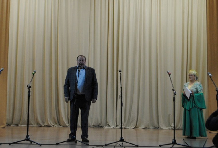 12 ноября на сцене Шатровского Дома культуры артисты МКУ &quot;Южный территориальный отдел&quot; представили концертную программу &quot;100 славных лет&quot;.