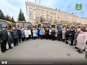 Очередная партия новых школьных автобусов и медицинских автомобилей поступила в Шатровский округ.