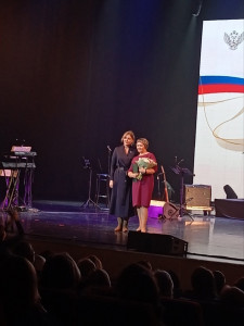 Суровцева Людмила Владимировна - учитель начальных классов Самохваловской основной школы была награждена Почетной грамотой Правительства Курганской области.