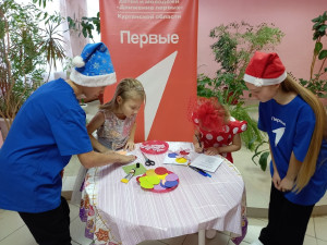 ✨Участники Движения первых местного отделения Шатровского округа присоединились к Всероссийской акции «Российский детский Дед Мороз».